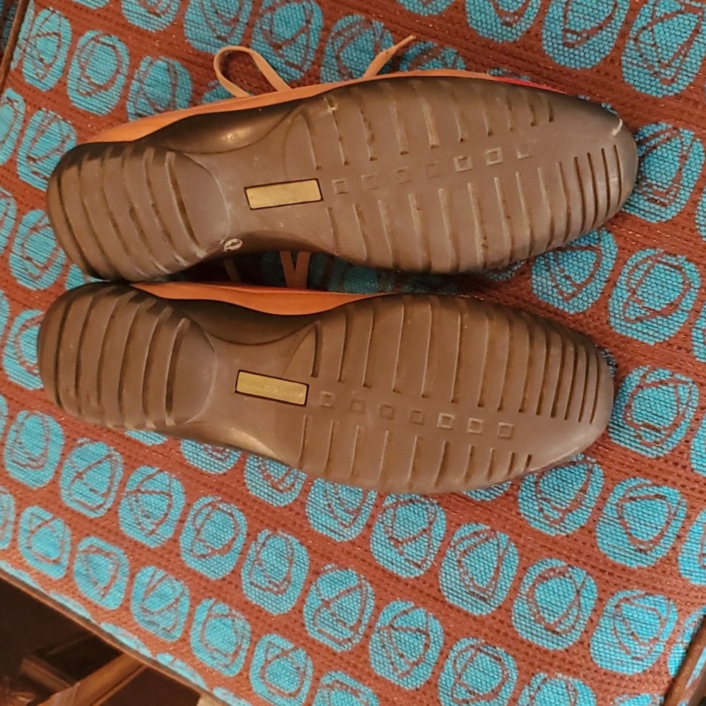 Stylish Red and Tan Men's Sneakers - Picture 7 of 16